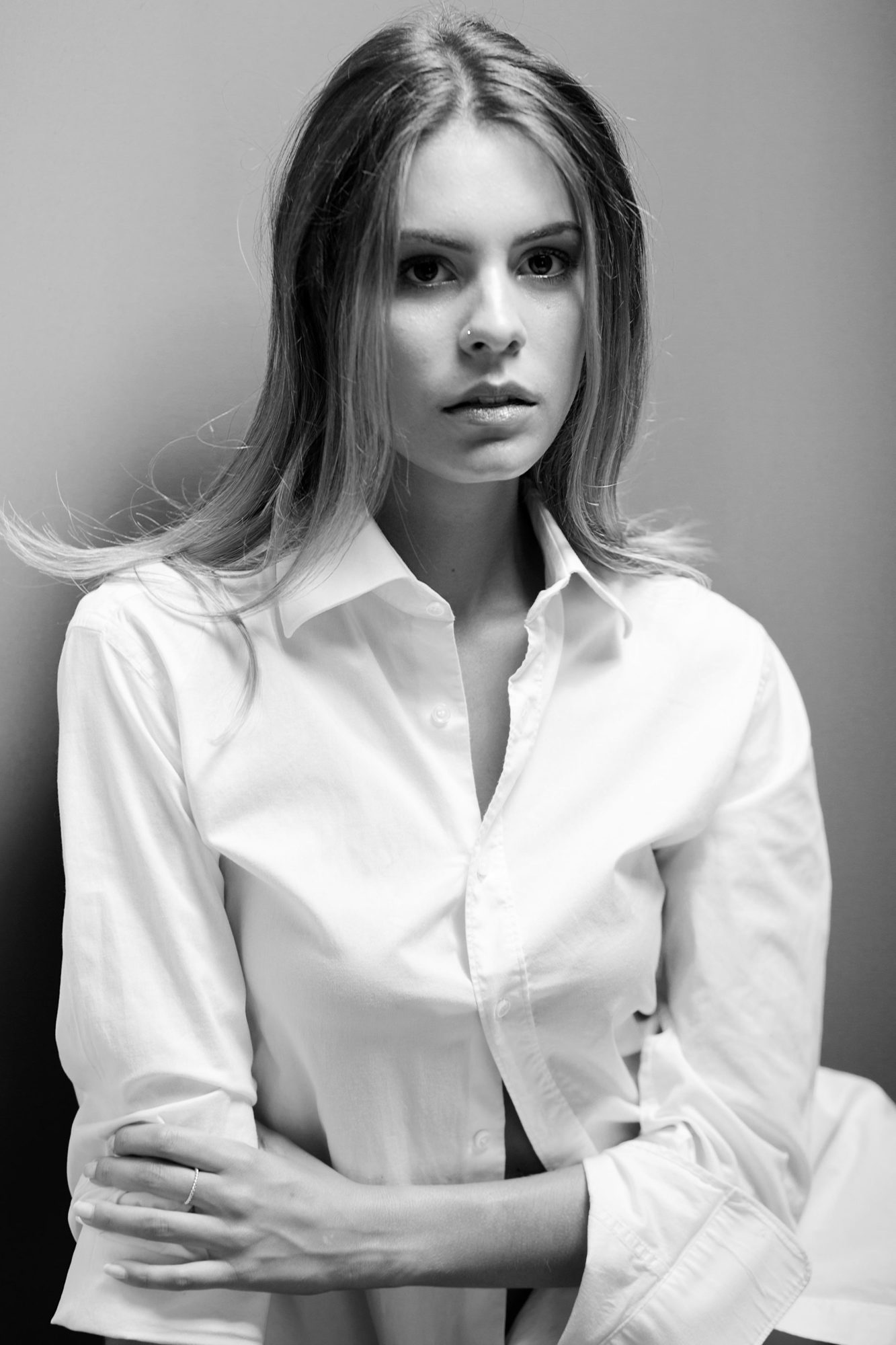 Sofia Pompei ritratto con camicia bianca